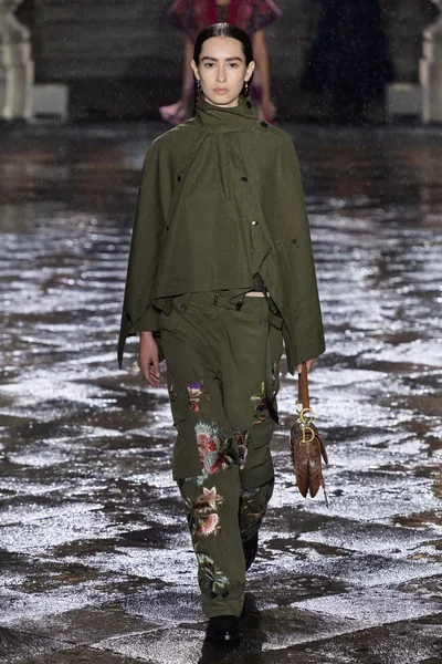 Look 70